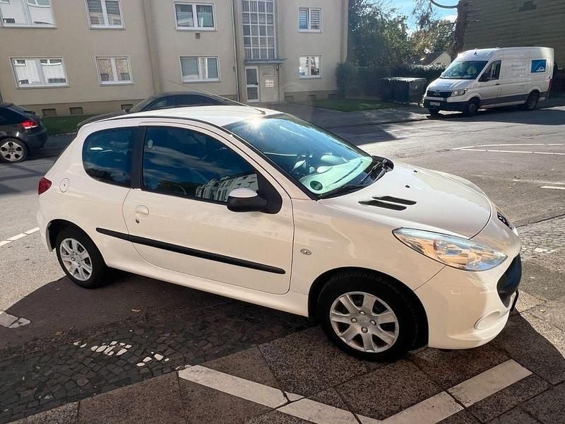 Gebraucht Peugeot 206 60 PS (44 kW) 2011 Weiß Limousine