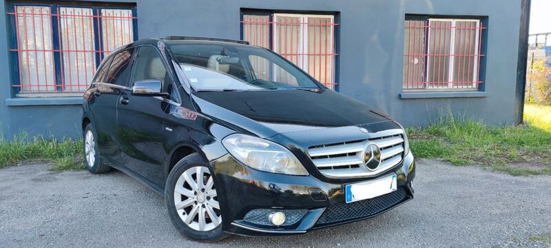 Schwarz Gebraucht 2012 Mercedes B200 Van / Kleinbus | 9.500 € (Etwas zu teuer) - Bild 1/4