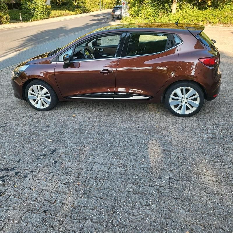 Braun Gebraucht 2015 Renault Clio IV Kleinwagen | 6.300 € (Etwas zu teuer) - Bild 1/4