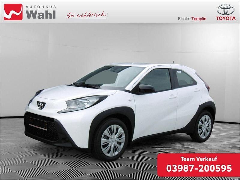 Schneeweiss Neu 2025 Toyota Aygo Business Edition Kleinwagen | 17.990 € - Bild 1/4
