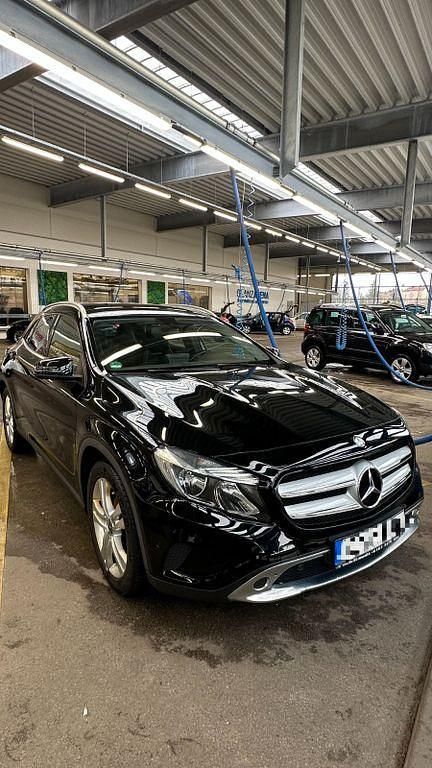 Gebraucht Mercedes GLA220 180 PS (132 kW) 2016 Schwarz SUV