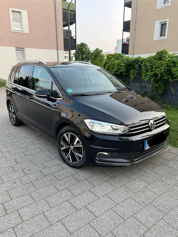Schwarz Gebraucht 2019 VW Touran IQ Drive Van / Kleinbus | 16.600 € (Guter Preis) - Bild 1/4