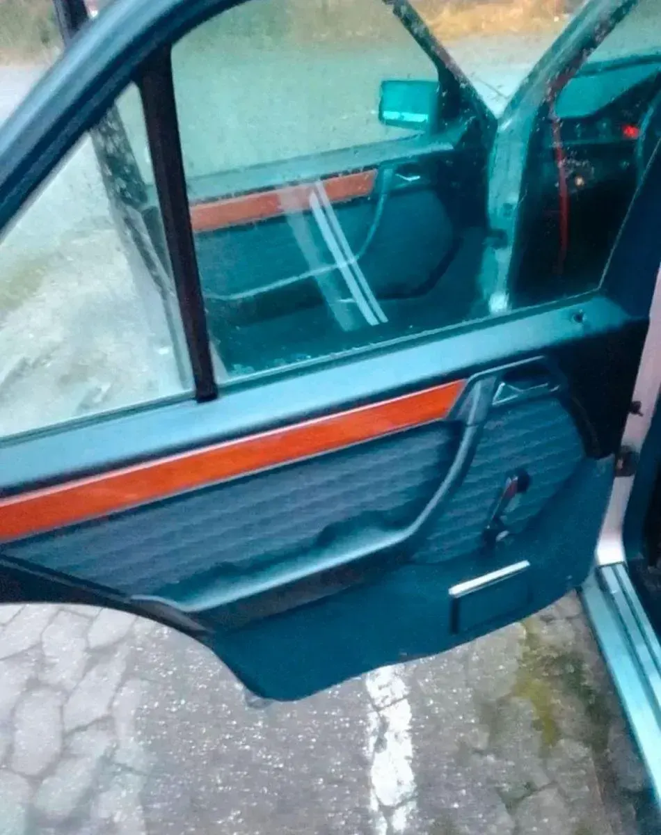 Gebraucht Mercedes E200 136 PS (100 kW) 1993 Silber Kombi