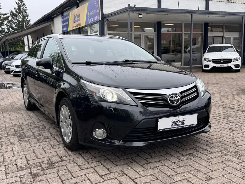 Gebraucht Toyota Avensis Life 124 PS (91 kW) 2012 Schwarz Kombi
