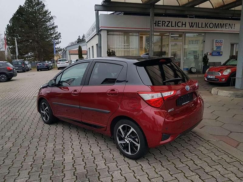 Gebraucht Toyota Yaris Style 75 PS (55 kW) 2019 Red/ black mica Kleinwagen