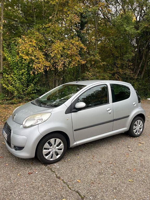 Grau Gebraucht 2010 Citroën C1 Kleinwagen | 2.900 € (Fairer Preis) - Bild 1/4