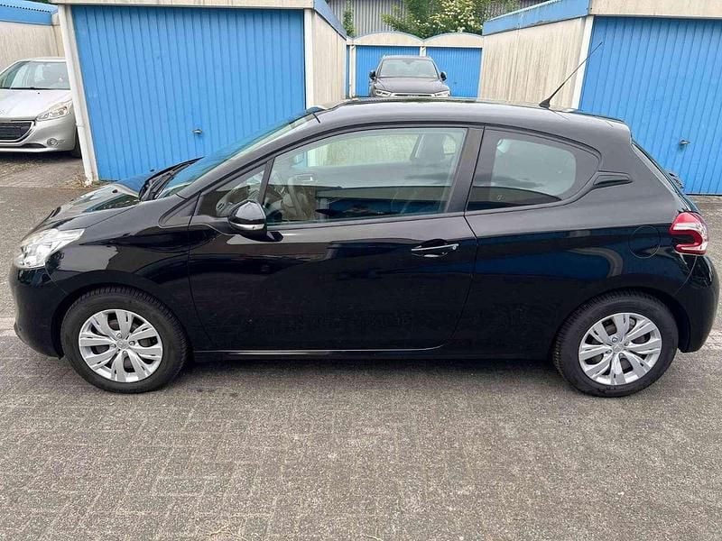 Gebraucht Peugeot 208 Active 68 PS (50 kW) 2015 Schwarz Kleinwagen