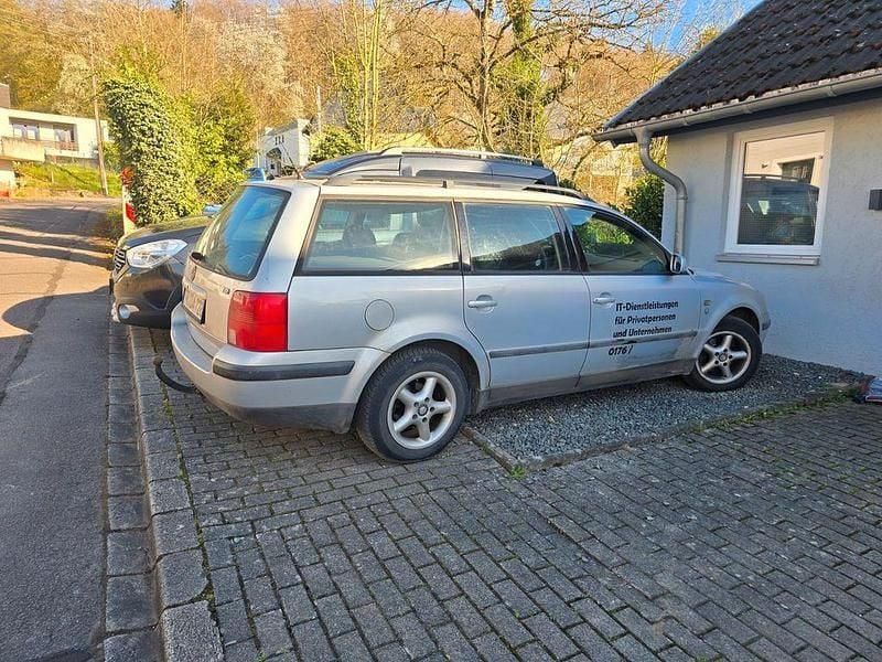 Gebraucht VW Passat 110 PS (80 kW) 1998 Silber Limousine
