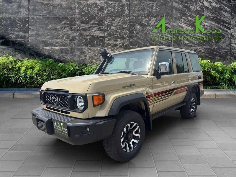 Beige Neu 2025 Toyota Land Cruiser SUV | 89.980 € - Bild 1/4