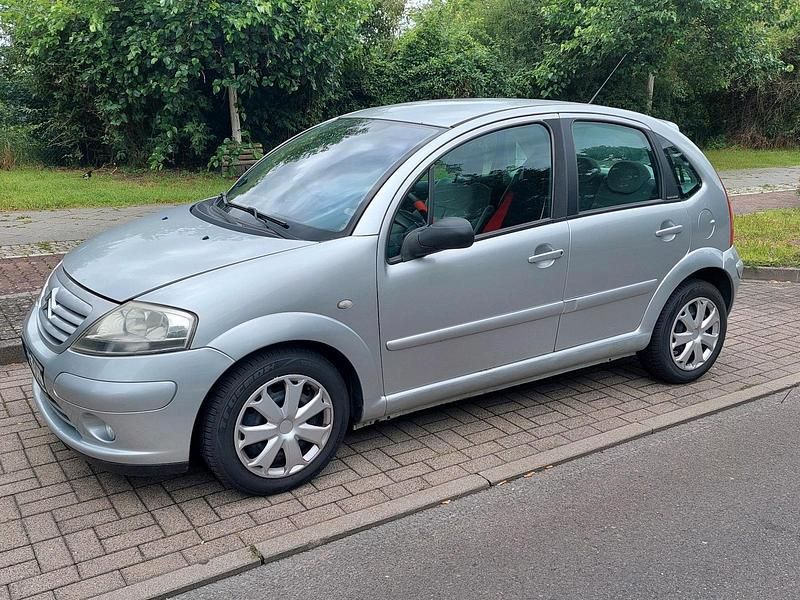 Silber Gebraucht 2004 Citroën C3 Kleinwagen | 3.750 € (Etwas zu teuer) - Bild 1/4