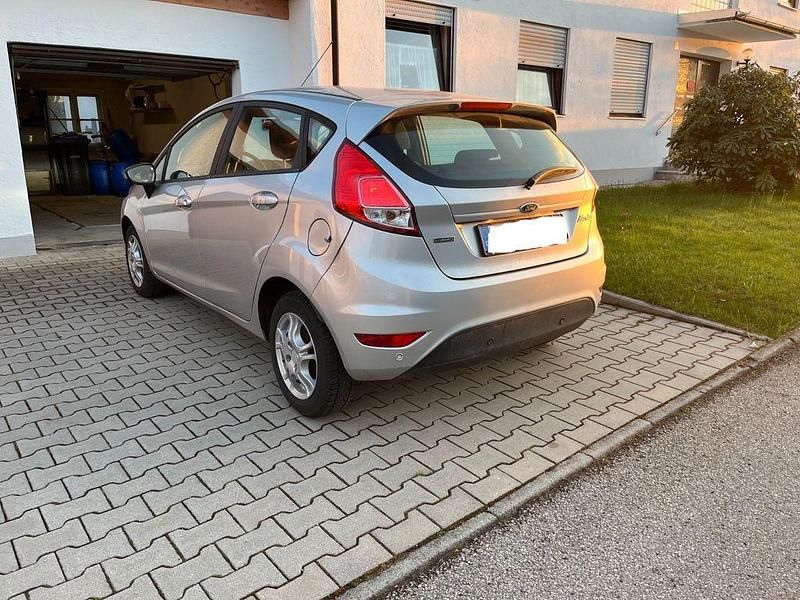 Używany Ford Fiesta SYNC Edition 101 KM (74 kW) 2014 Srebrny Hatchback
