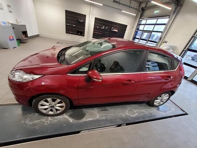 Gebraucht Ford Fiesta Titanium 97 PS (71 kW) 2011 Rot Limousine