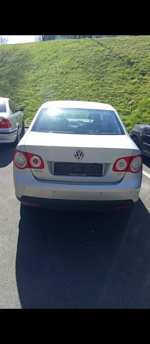 Używany VW Jetta 105 KM (77 kW) 2007 Szary Sedan/Limuzyna