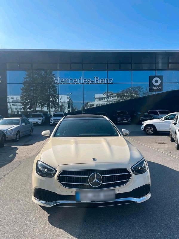 Gebraucht Mercedes E220 2023 Beige Kombi