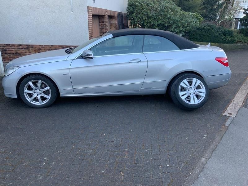 Gebraucht Mercedes E250 Elegance 204 PS (150 kW) 2012 Silber Cabrio