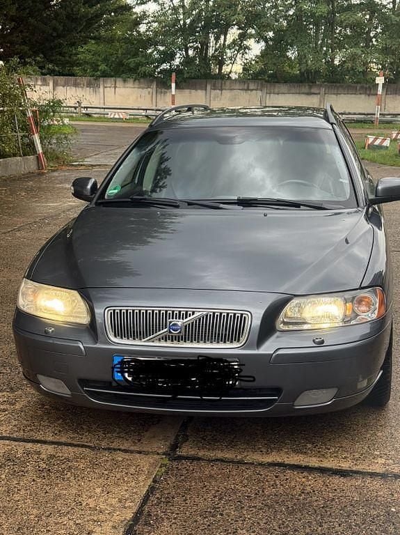 Grau Gebraucht 2007 Volvo V70 Kinetic Kombi | 4.000 € (Fairer Preis) - Bild 1/3