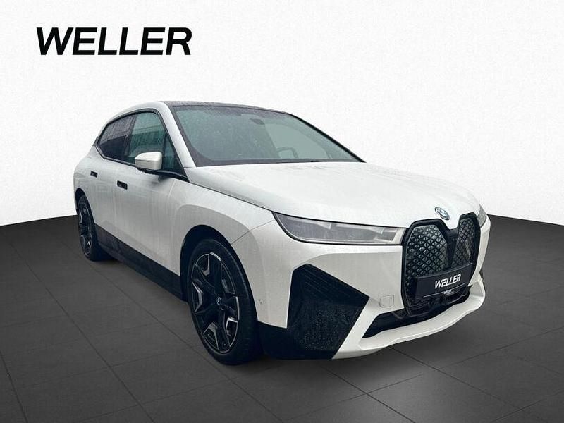 Gebraucht BMW iX Comfort Edition 239 kW (326 PS) 2024 Mineralweiß (weiß) SUV
