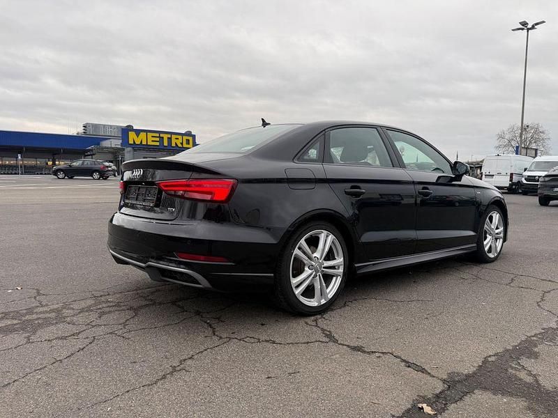 Gebraucht Audi A3 Sport 150 PS (110 kW) 2018 Schwarz Limousine