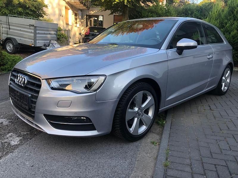 Silber Gebraucht 2014 Audi A3 S-Line Limousine | 9.900 € (Superpreis) - Bild 1/4