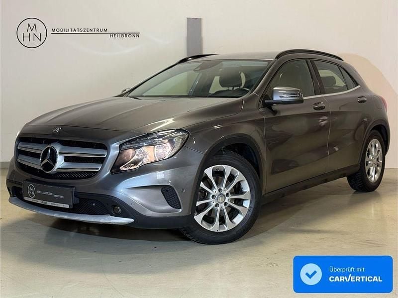 Grau Gebraucht 2014 Mercedes GLA220 Style SUV | 17.580 € (Fairer Preis) - Bild 1/3