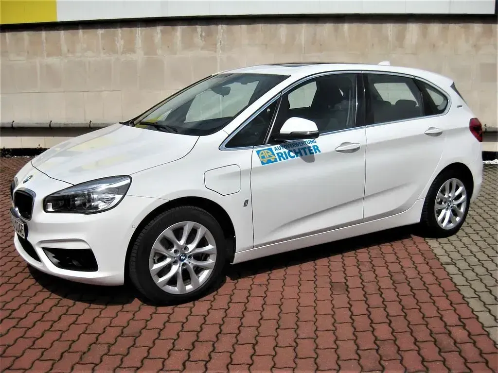 Gebraucht BMW 225 Active Tourer Advantage 136 PS (100 kW) 2016 Weiß Van / Kleinbus
