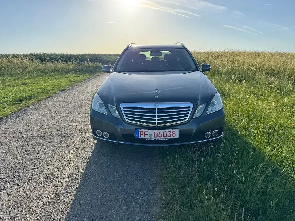 Gebraucht Mercedes E250 204 PS (150 kW) 2010 Grau Kombi
