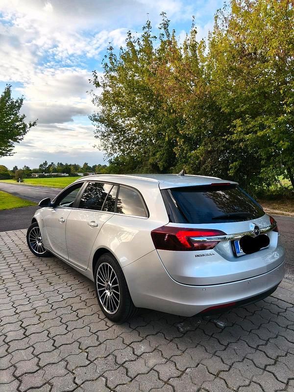 Gebraucht Opel Insignia 136 PS (100 kW) 2016 Gold Kombi