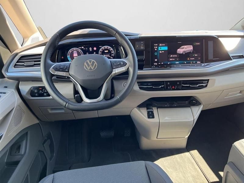 Używany VW Multivan Life 150 KM (110 kW) 2025 Srebrny Minivan