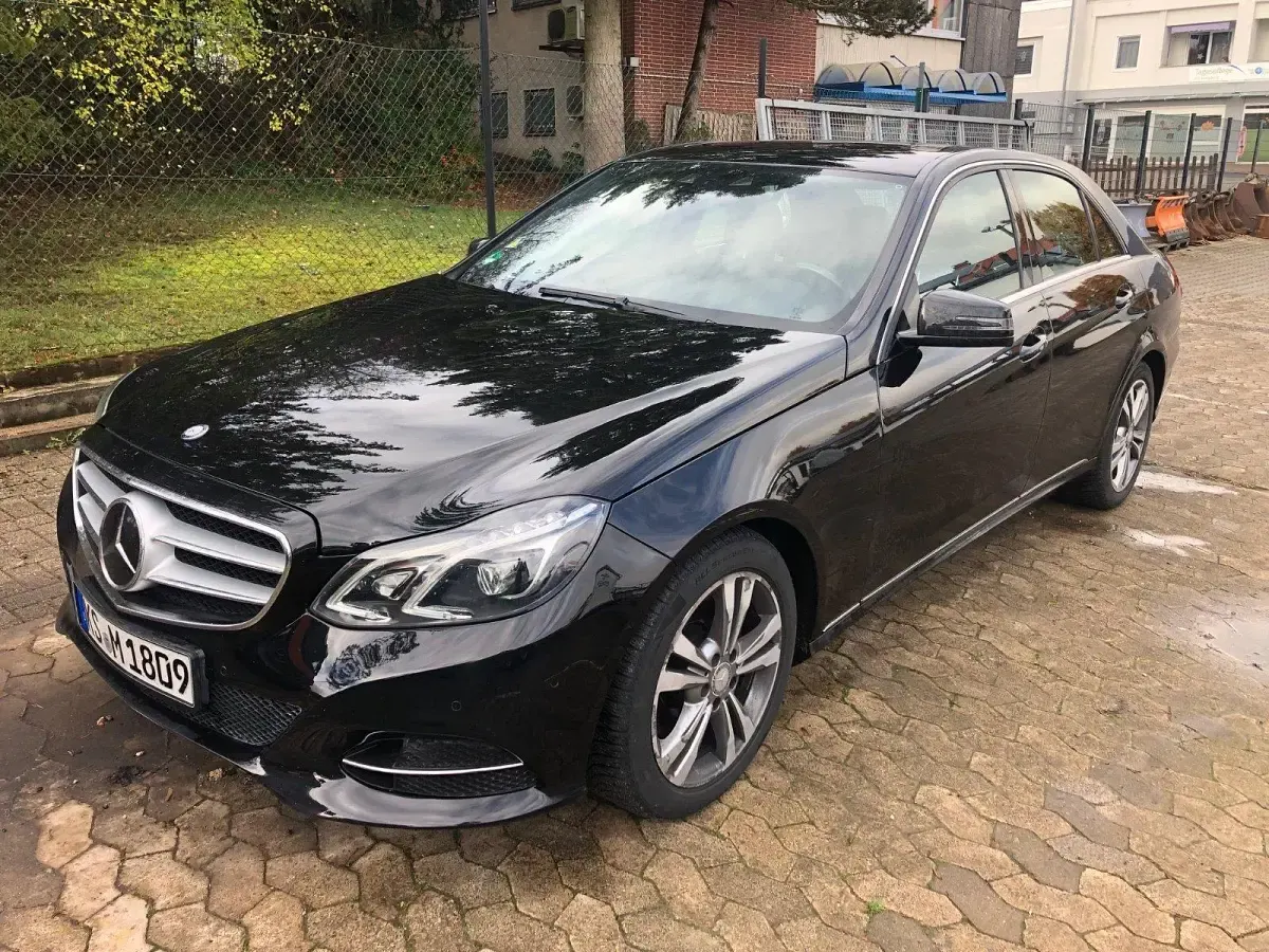 Gebraucht Mercedes E250 Avantgarde 204 PS (150 kW) 2013 Schwarz Limousine