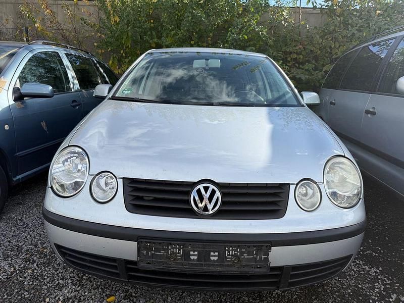 Gebraucht VW Polo Basis 64 PS (47 kW) 2002 Silber Limousine