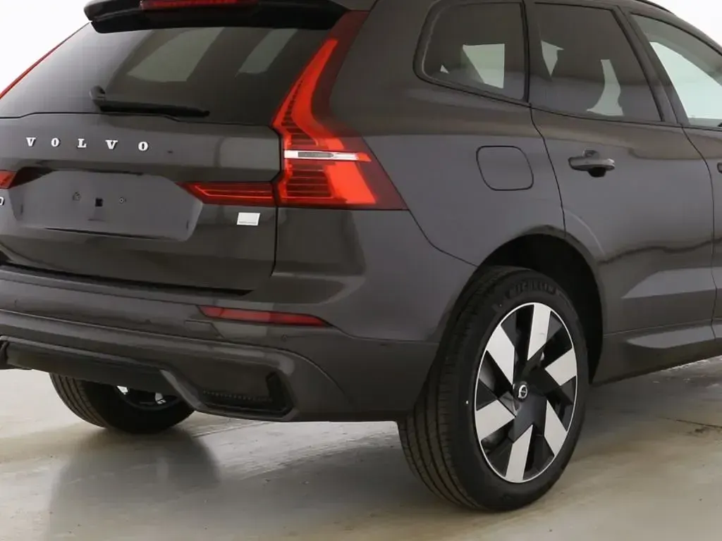 Gebraucht Volvo XC60 Plus 455 PS (334 kW) 2024 Platinum grey / metallic SUV
