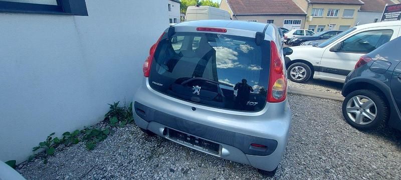Silber Gebraucht 2007 Peugeot 107 Kleinwagen | 2.100 € (Fairer Preis) - Bild 1/4