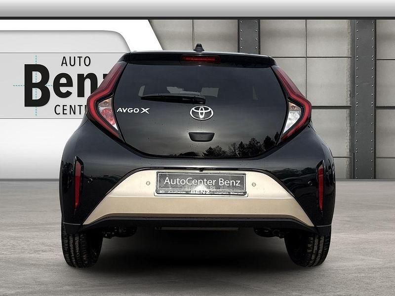 Neu Toyota Aygo X 72 PS (52 kW) 2025 Schwarz SUV