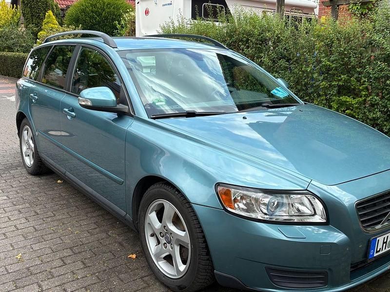 Andere farben Gebraucht 2010 Volvo V50 Kombi | 3.300 € (Fairer Preis) - Bild 1/4