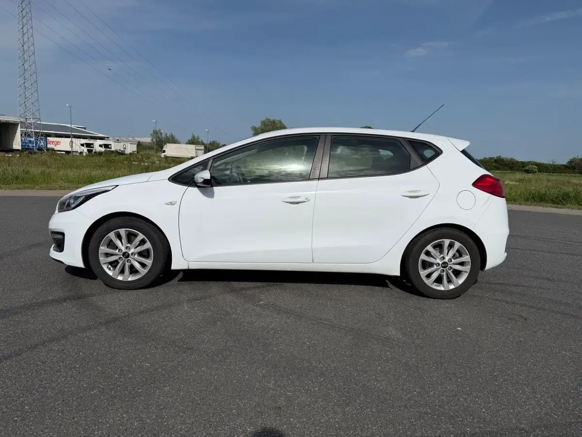 Gebraucht Kia Ceed 101 PS (74 kW) 2017 Weiß Kleinwagen