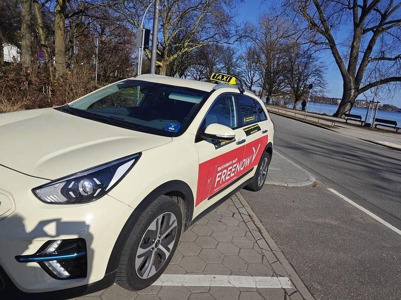 Gebraucht Kia Niro Vision 100 kW (136 PS) 2022 Gelb SUV