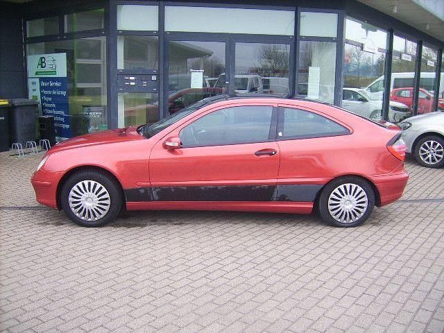 Gebraucht Mercedes C180 129 PS (94 kW) 2001 Rot Coupé