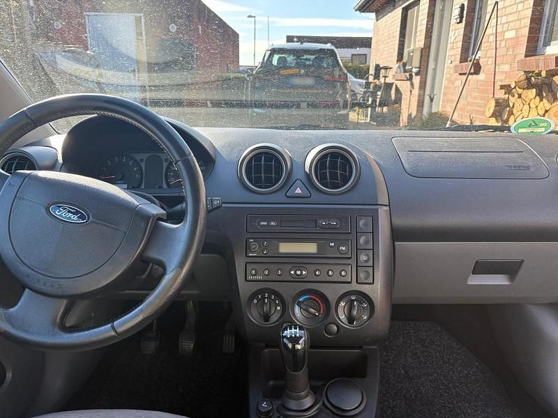Gebraucht Ford Fiesta 60 PS (44 kW) 2003 Blau Kleinwagen