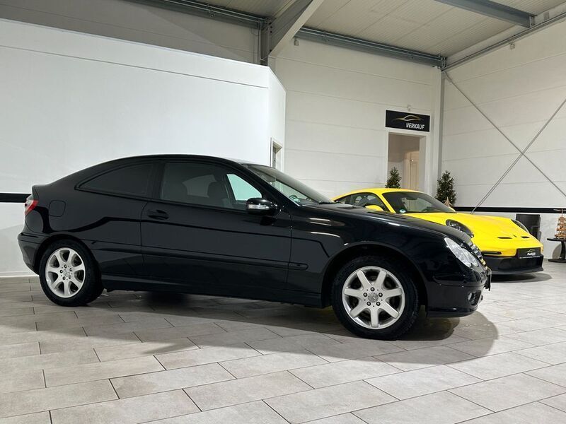 Gebraucht Mercedes C180 143 PS (105 kW) 2007 Schwarz Coupé