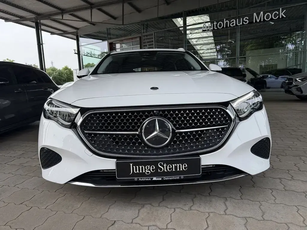 Gebraucht Mercedes E200 204 PS (150 kW) 2025 Weiß Kombi