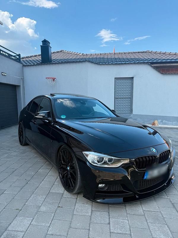 Schwarz Gebraucht 2012 BMW 330 Limousine | 16.300 € - Bild 1/4