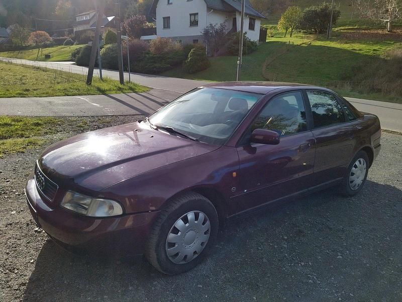 Brugt Audi A4 101 HK (74 kW) 1997 Rød Sedan