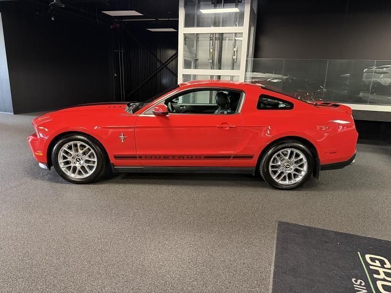 Second-hand Ford Mustang 305 CP (224 kW) 2012 Roșu Coupe
