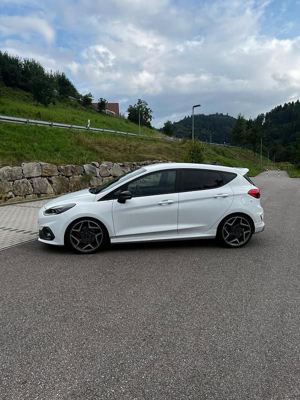 Gebraucht Ford Fiesta ST 200 PS (147 kW) 2019 Weiß Kleinwagen