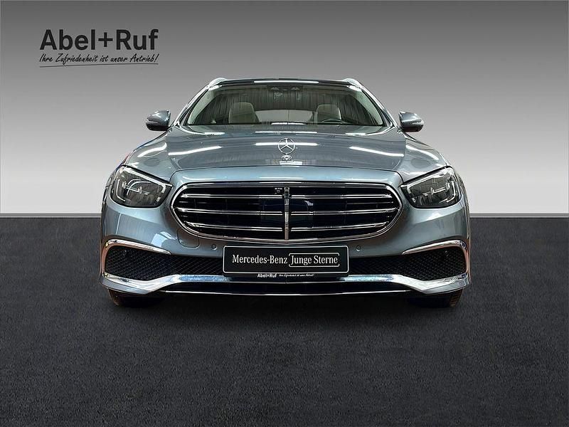 Gebraucht Mercedes E300 306 PS (225 kW) 2023 Grau Limousine