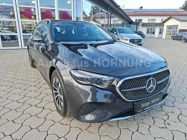 Second-hand Mercedes E200 204 CP (150 kW) 2025 Gri