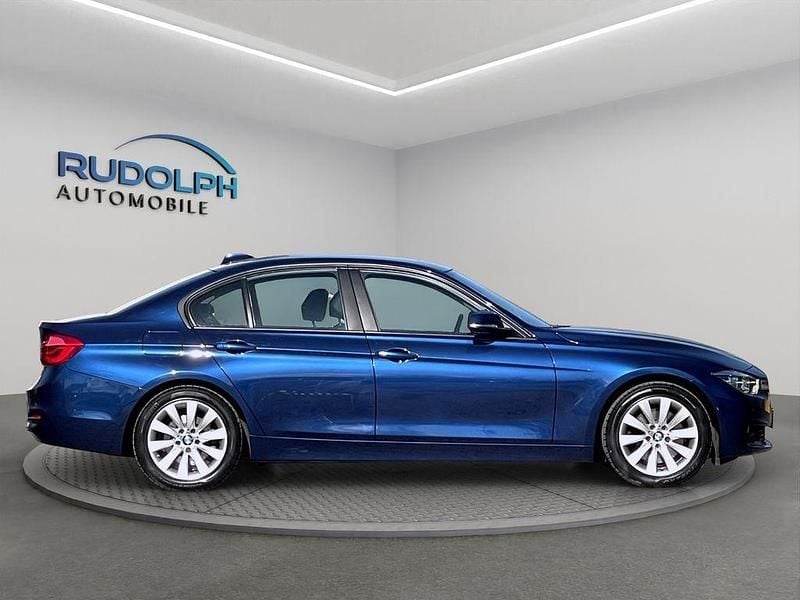 Gebraucht BMW 330 Advantage 252 PS (185 kW) 2018 Mediterranblau Limousine
