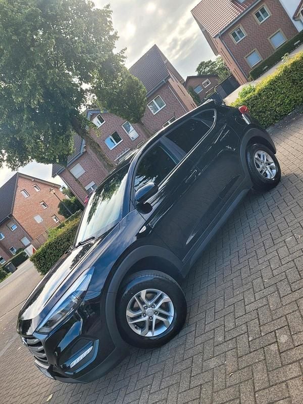 Gebraucht Hyundai Tucson 116 PS (85 kW) 2016 Schwarz SUV