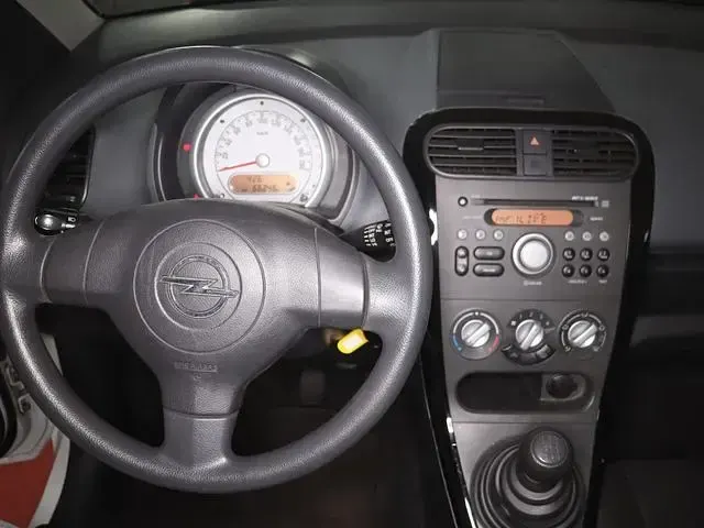 Gebraucht Opel Agila Basis 68 PS (50 kW) 2013 Weiß Kleinwagen