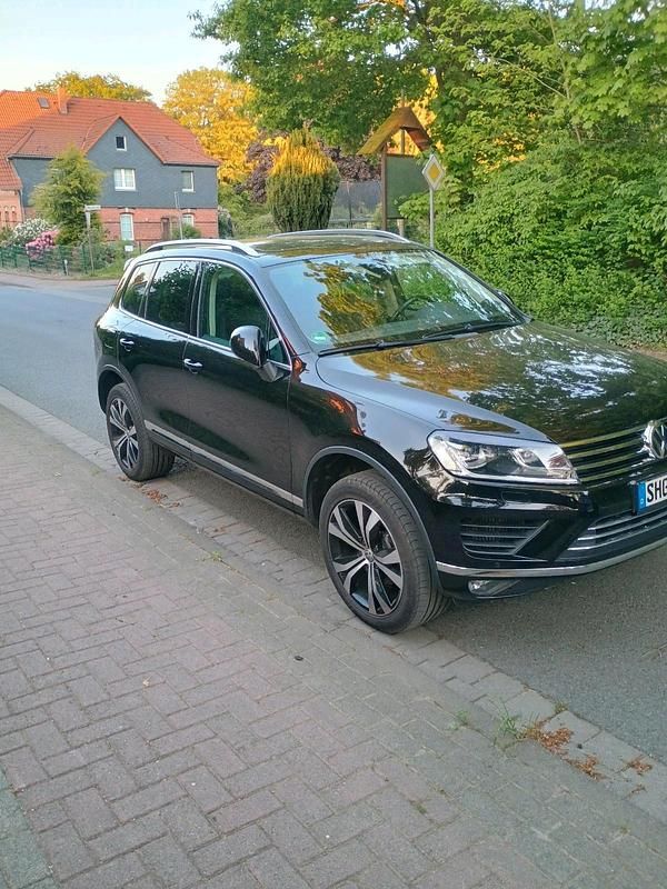 Schwarz Gebraucht 2018 VW Touareg SUV | 27.500 € (Fairer Preis) - Bild 1/3